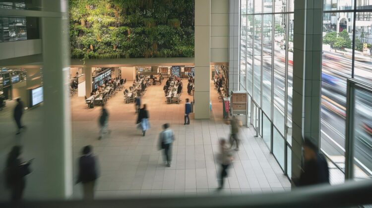 エンジニア転職で年収アップ!最適な時期と資格・戦略